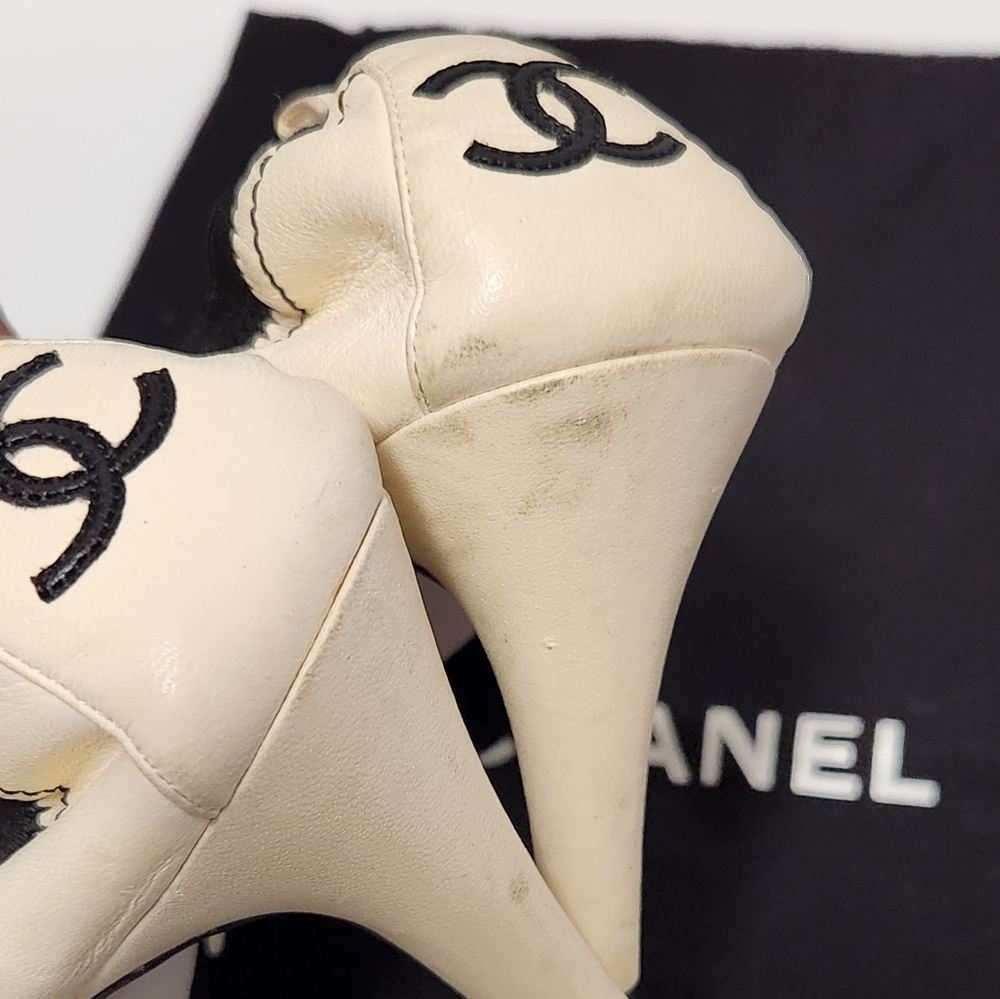 CHANEL Cream and Black CC Logo Kitten Heel Pumps - Picture 11 of 14